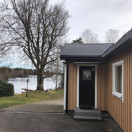 Naturskoent Boende Vid Sjoe Skånes Fagerhult Exteriér fotografie